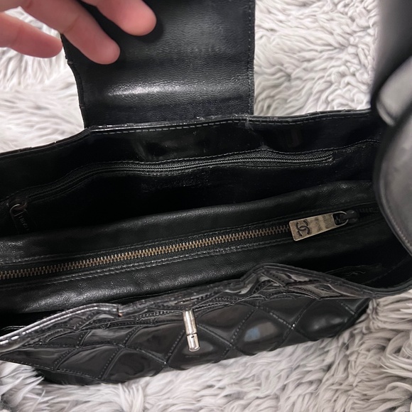 Chanel Vintage Black Patent Matelasse Shoulder Bag - Picture 7 of 12